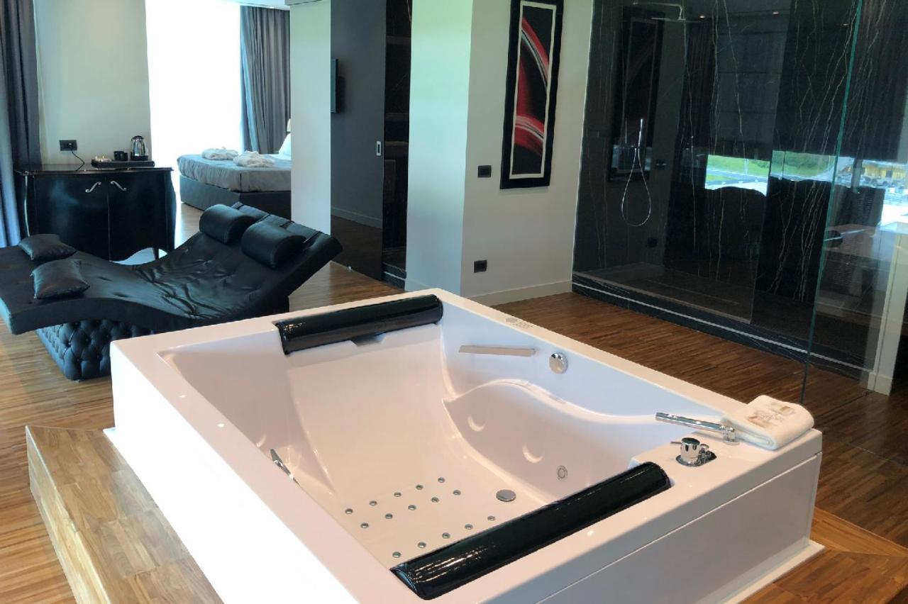 Fonte Del Benessere Resort カステルペトローゾ エクステリア 写真
